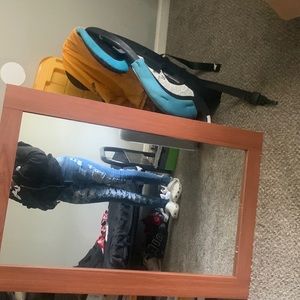 They are dark blue and size small and ripped jeans so comfortable